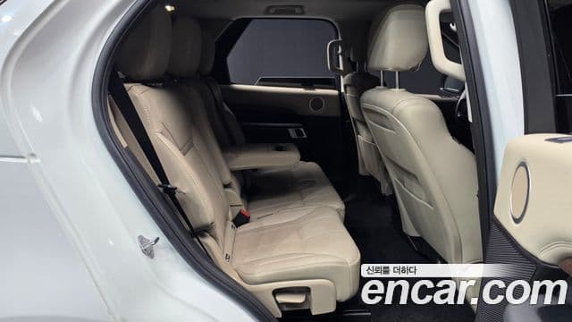 Land Rover Discovery 5 2018 — Photo 22/36