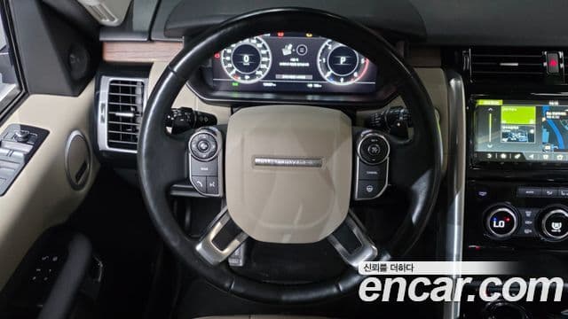Land Rover Discovery 5 2018 — Photo 24/36