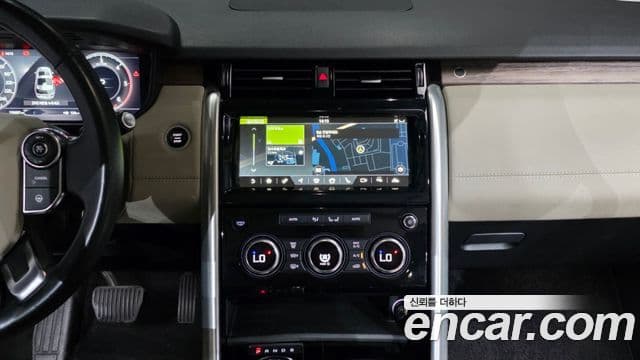 Land Rover Discovery 5 2018 — Photo 20/36