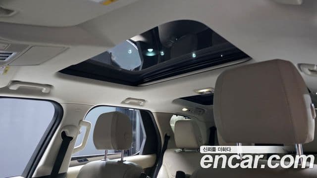 Land Rover Discovery 5 2018 — Photo 12/36