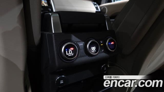 Land Rover Discovery 5 2018 — Photo 6/36