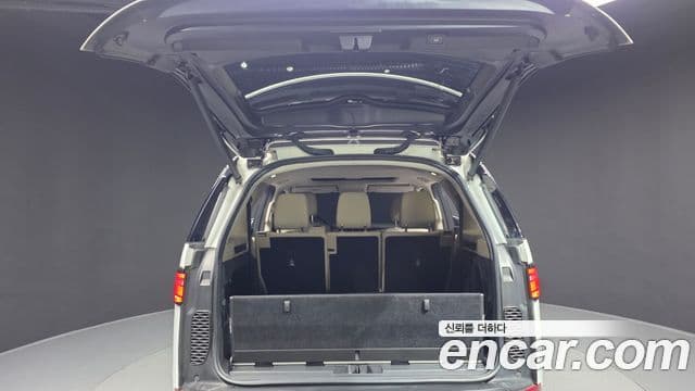 Land Rover Discovery 5 2018 — Photo 2/36