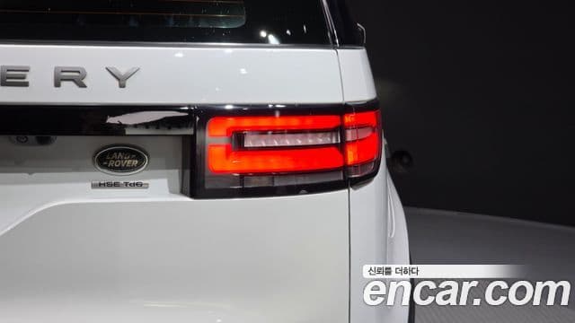 Land Rover Discovery 5 2018 — Photo 28/36