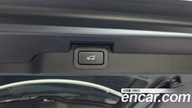 Land Rover Discovery 5 2018 — Photo 19/36