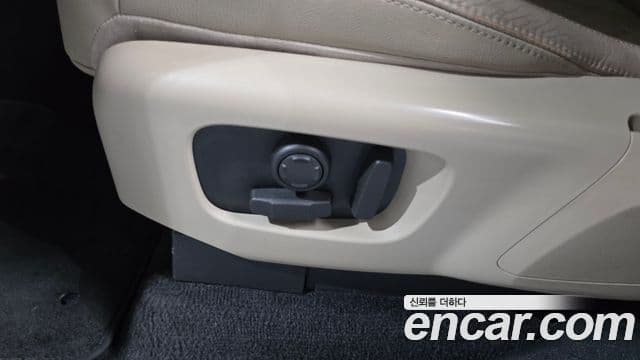 Land Rover Discovery 5 2018 — Photo 30/36