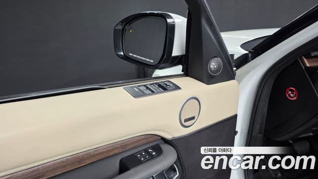 Land Rover Discovery 5 2018 — Photo 14/36