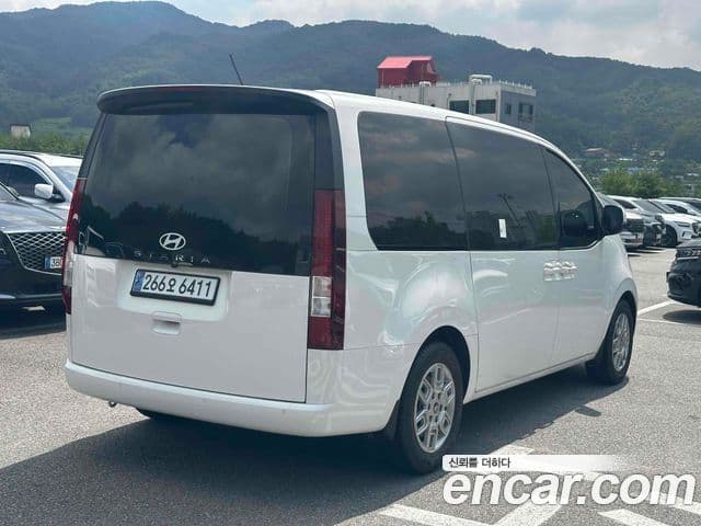 Hyundai Staria 2025 — Фото 2/18