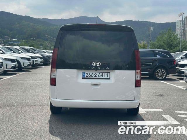 Hyundai Staria 2025 — Фото 4/18