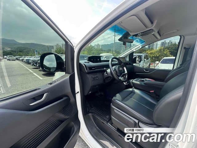 Hyundai Staria 2025 — Фото 8/18