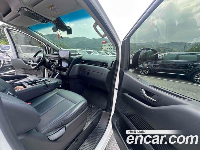 Hyundai Staria 2025 — Фото 9/18