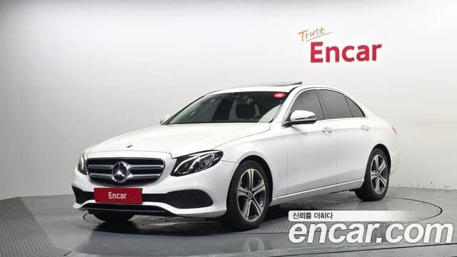 Mercedes-Benz E-Class 2018 — ფოტო 15/30
