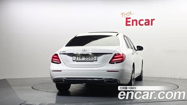 Mercedes-Benz E-Class 2018 — ფოტო 2/30