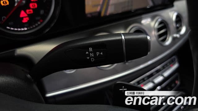 Mercedes-Benz E-Class 2018 — ფოტო 24/30
