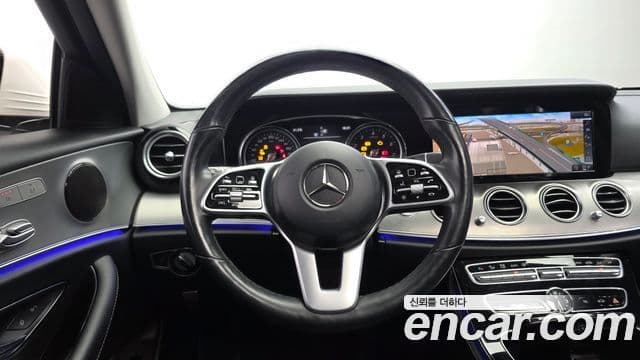Mercedes-Benz E-Class 2018 — ფოტო 26/30