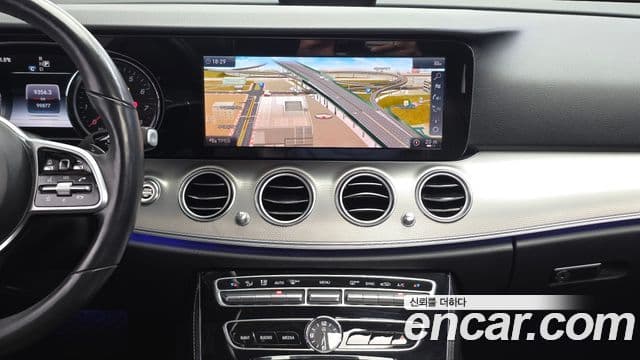 Mercedes-Benz E-Class 2018 — ფოტო 29/30