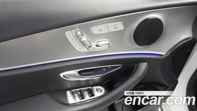 Mercedes-Benz E-Class 2018 — ფოტო 23/30