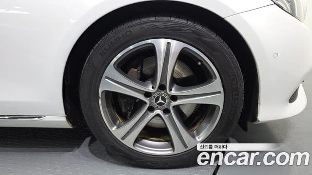 Mercedes-Benz E-Class 2018 — ფოტო 17/30