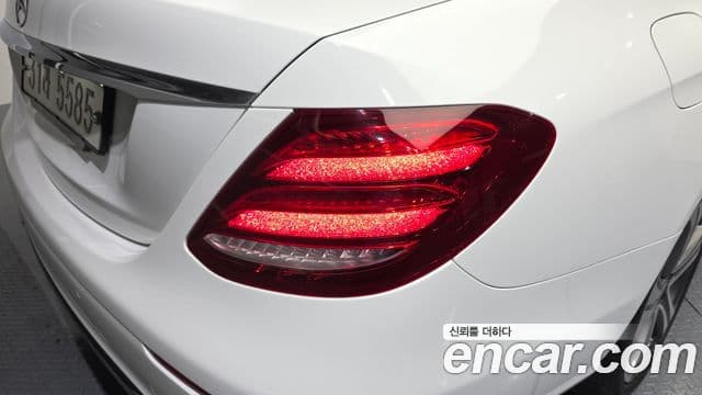 Mercedes-Benz E-Class 2018 — ფოტო 10/30