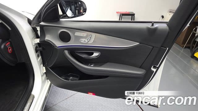 Mercedes-Benz E-Class 2018 — ფოტო 27/30