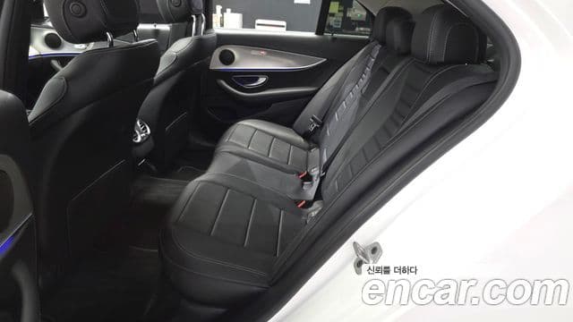Mercedes-Benz E-Class 2018 — ფოტო 28/30