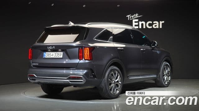 Kia Sorento 2023 — Фото 2/20