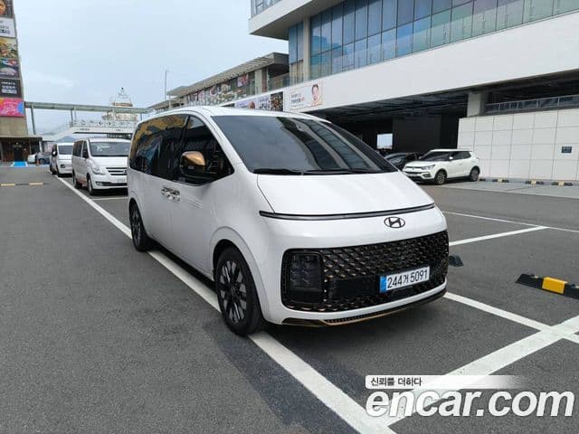 Hyundai Staria 2025 — Фото 1/14