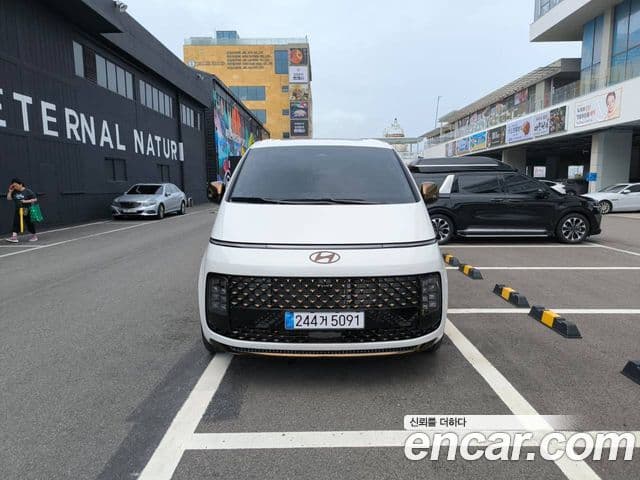 Hyundai Staria 2025 — Фото 3/14