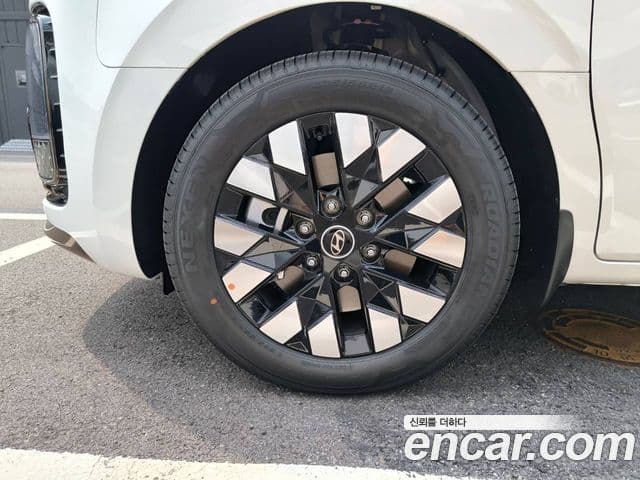 Hyundai Staria 2025 — Фото 5/14