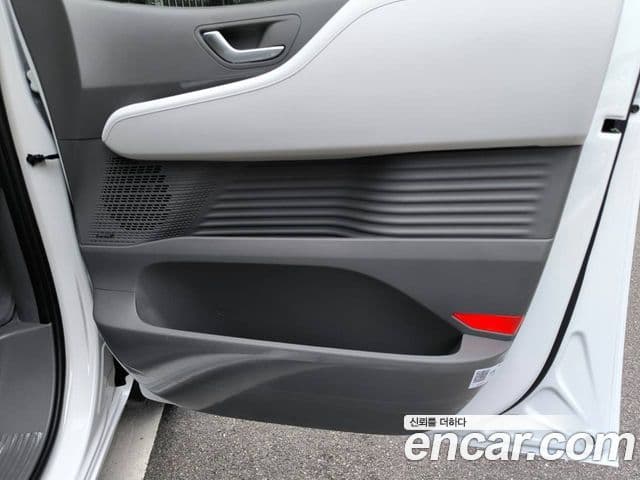 Hyundai Staria 2025 — Фото 8/14