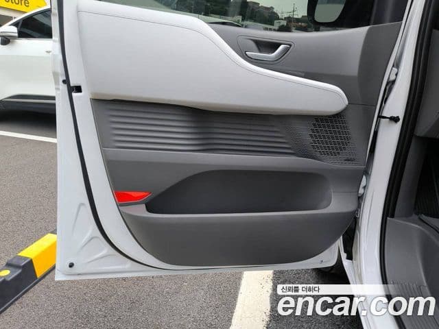 Hyundai Staria 2025 — Фото 9/14