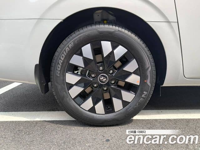 Hyundai Staria 2025 — Фото 12/14