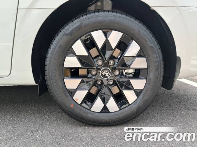 Hyundai Staria 2025 — Фото 13/14