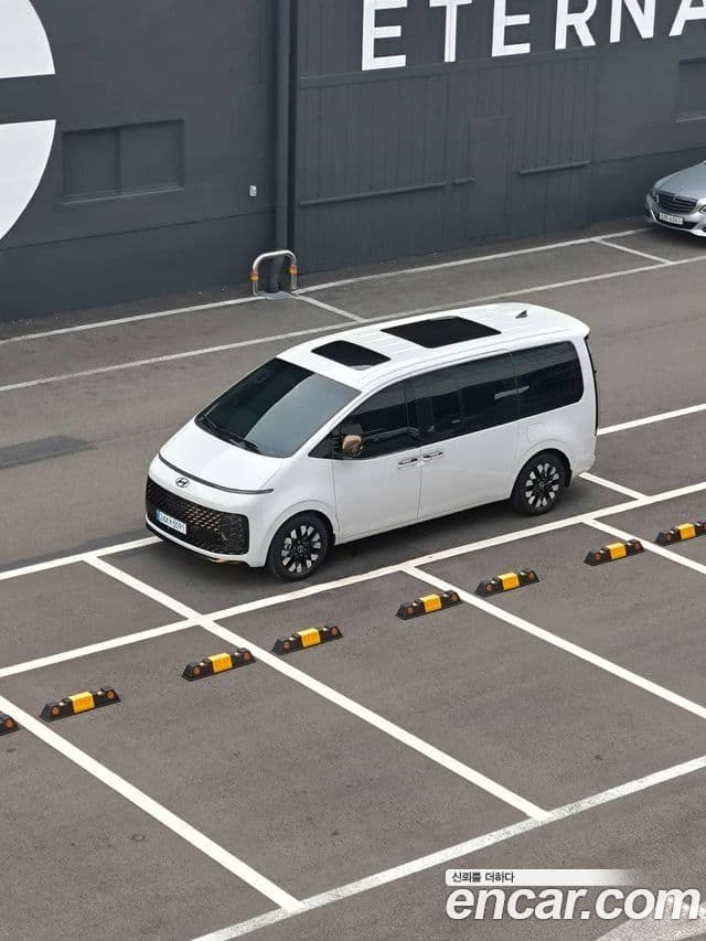 Hyundai Staria 2025 — Photo 15/15
