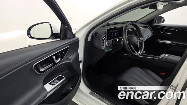 Mercedes-Benz E-Class 2024 — Фото 10/20