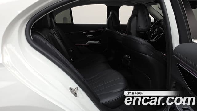 Mercedes-Benz E-Class 2024 — Фото 11/20