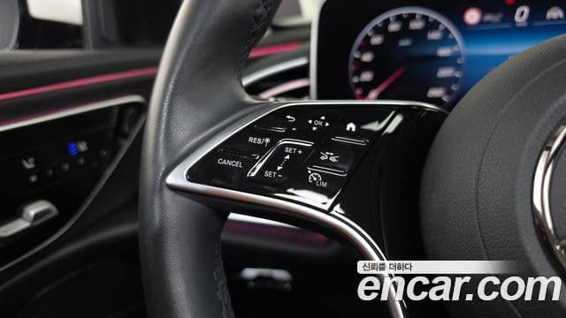 Mercedes-Benz E-Class 2024 — Фото 17/20