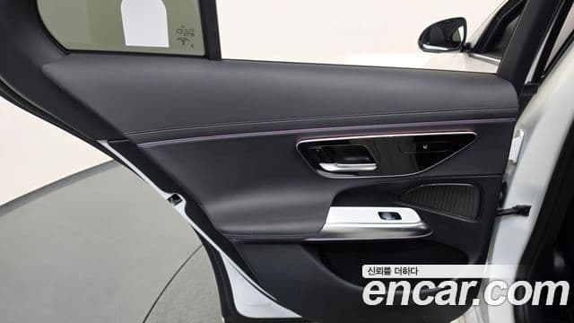 Mercedes-Benz E-Class 2024 — Photo 15/35