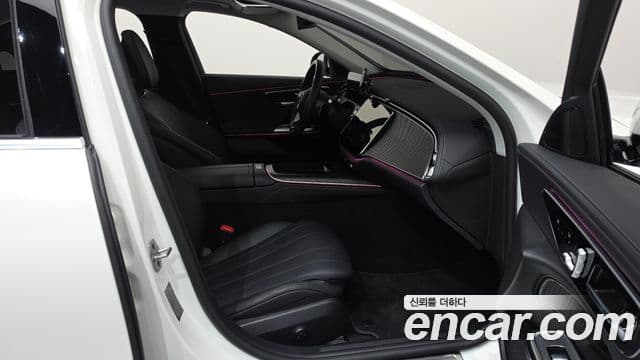 Mercedes-Benz E-Class 2024 — Photo 25/35