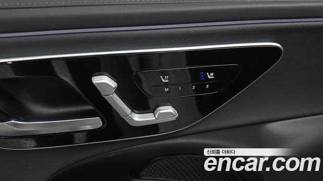 Mercedes-Benz E-Class 2024 — Photo 29/35