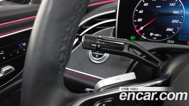 Mercedes-Benz E-Class 2024 — Photo 16/35