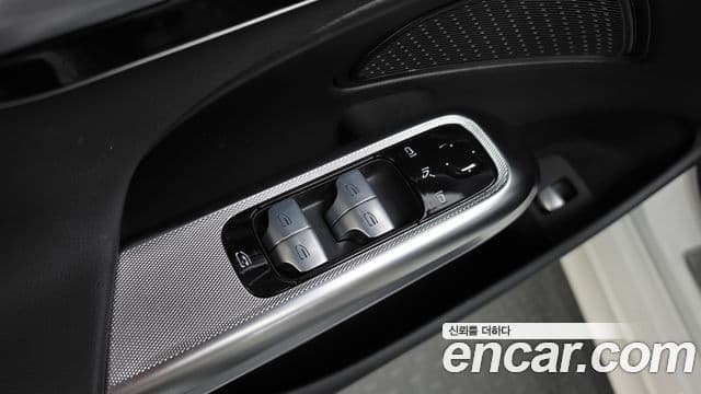 Mercedes-Benz E-Class 2024 — Photo 21/35