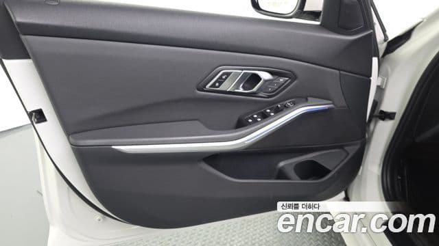 BMW 3 Series 2019 — Photo 12/30