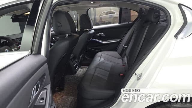BMW 3 Series 2019 — Photo 30/30