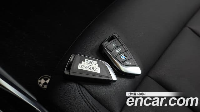 BMW 3 Series 2019 — Photo 24/30