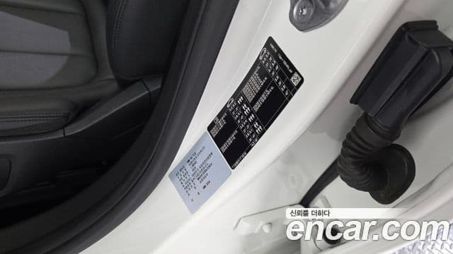BMW 3 Series 2019 — Photo 18/30