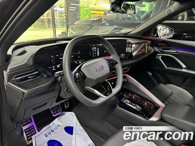 Audi Q5 2025 — Photo 2/15