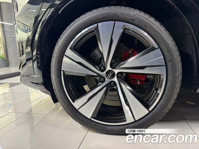 Audi Q5 2025 — Photo 12/15