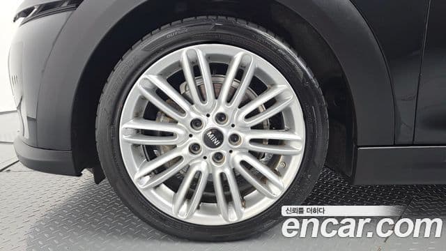 Mini Cooper 2022 — ფოტო 27/31