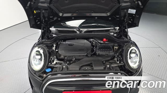 Mini Cooper 2022 — ფოტო 25/31