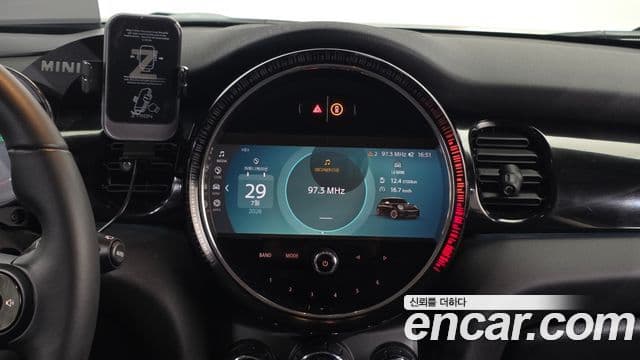Mini Cooper 2022 — ფოტო 17/31